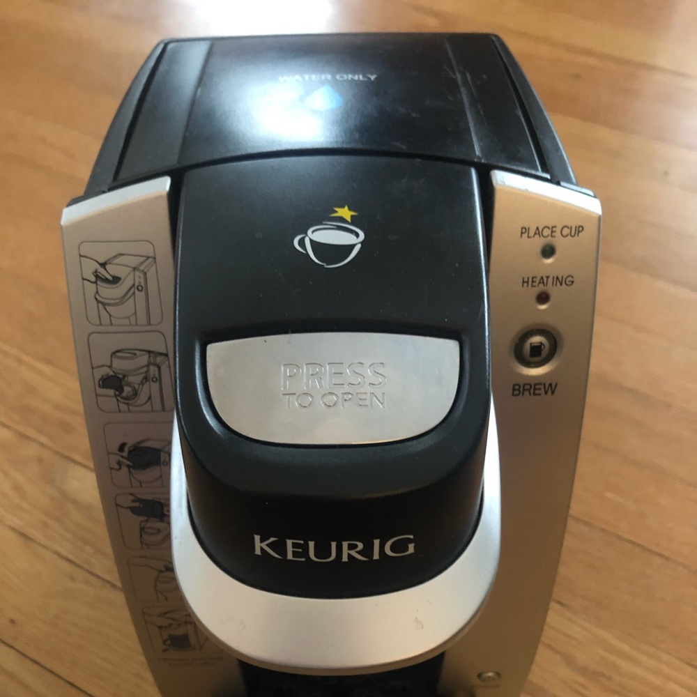 One cup Keurig barely used got a new one for Xmas